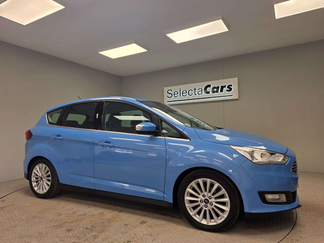 A 2017 FORD C-MAX 1.5 TDCi Titanium MPV 5dr Diesel Manual Euro 6 (s/s) (120 ps) A 2017 FORD C-MAX 1.5 TDCi Titanium MPV 5dr Diesel Manual Euro 6 (s/s) (120 ps)