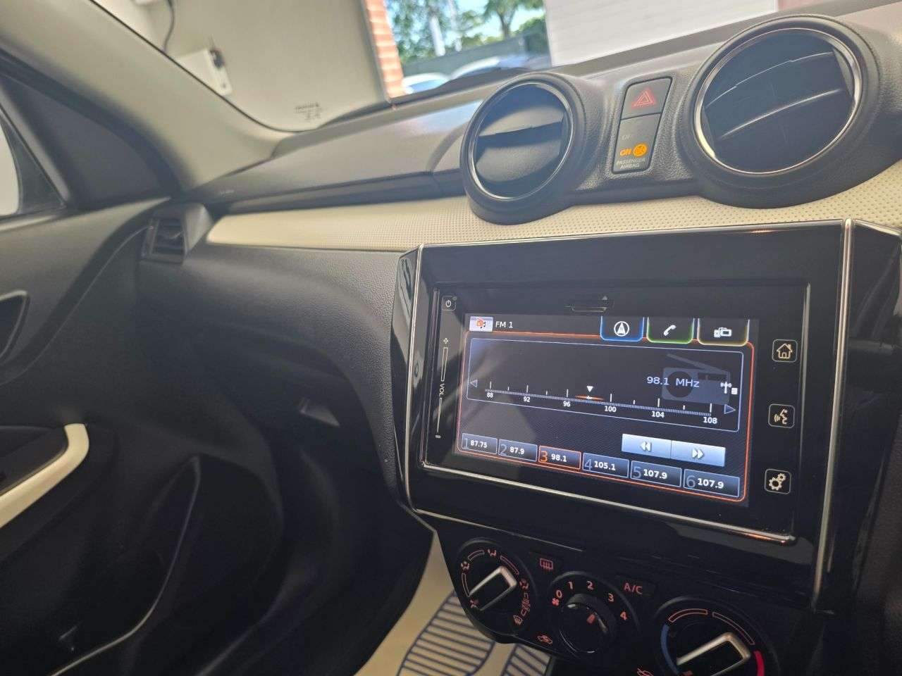 2017 SUZUKI SWIFT 2017 SUZUKI SWIFT