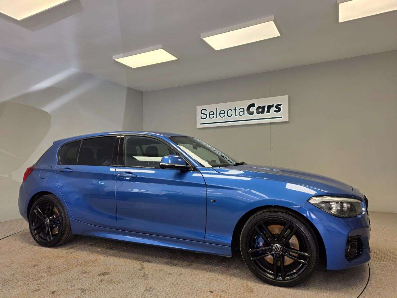 A 2018 BMW 1 SERIES 1.5 118i GPF M Sport Shadow Edition Hatchback 5dr Petrol Manual Euro 6 (s/s A 2018 BMW 1 SERIES 1.5 118i GPF M Sport Shadow Edition Hatchback 5dr Petrol Manual Euro 6 (s/s