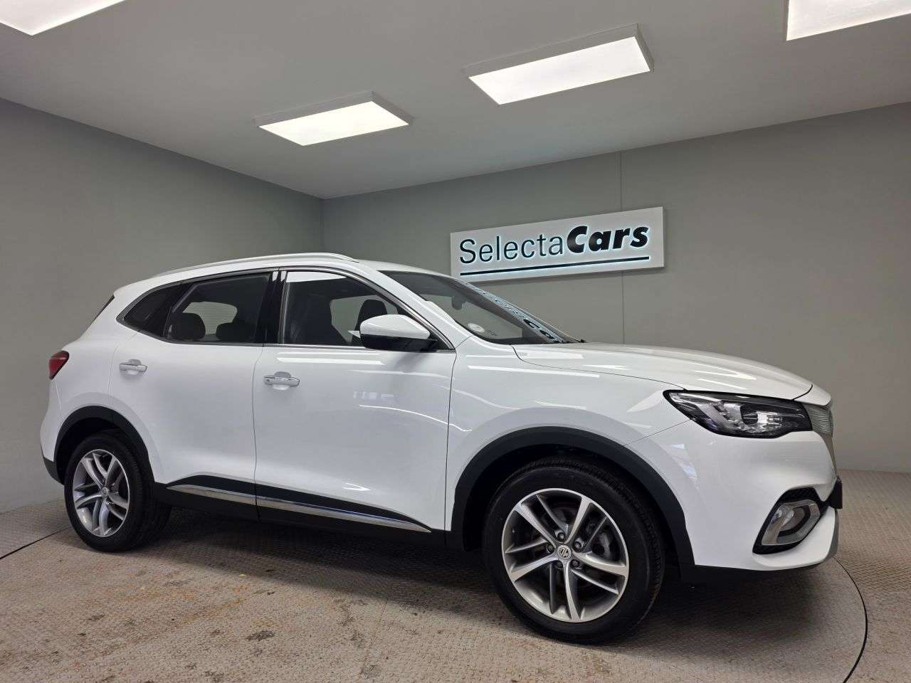 A 2022 MG MG HS 1.5 T-GDI Exclusive SUV 5dr Petrol DCT Euro 6 (s/s) (162 ps) A 2022 MG MG HS 1.5 T-GDI Exclusive SUV 5dr Petrol DCT Euro 6 (s/s) (162 ps)