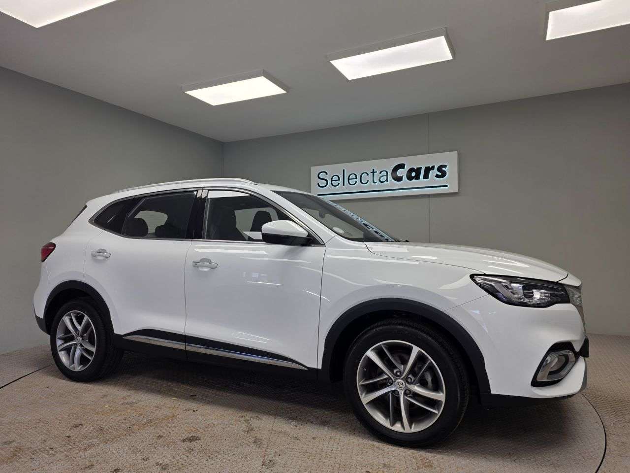 A 2022 MG MG HS 1.5 T-GDI Exclusive SUV 5dr Petrol DCT Euro 6 (s/s) (162 ps) A 2022 MG MG HS 1.5 T-GDI Exclusive SUV 5dr Petrol DCT Euro 6 (s/s) (162 ps)