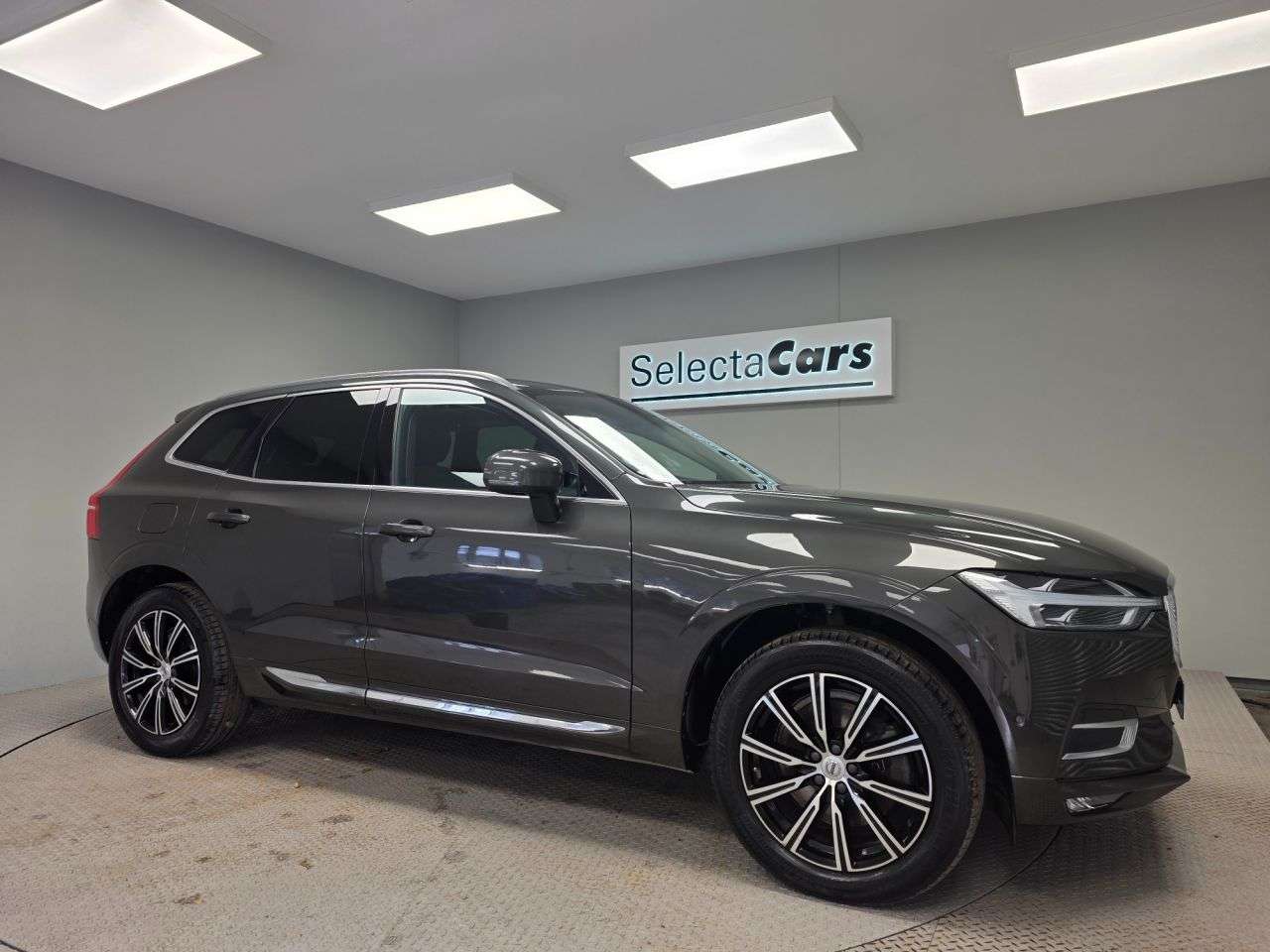 A 2018 VOLVO XC60 2.0 T5 Inscription SUV 5dr Petrol Auto AWD Euro 6 (s/s) (250 ps) A 2018 VOLVO XC60 2.0 T5 Inscription SUV 5dr Petrol Auto AWD Euro 6 (s/s) (250 ps)