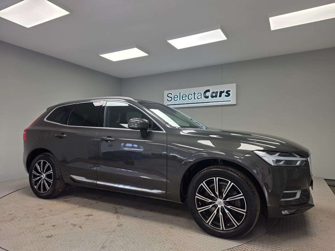 A 2018 VOLVO XC60 2.0 T5 Inscription SUV 5dr Petrol Auto AWD Euro 6 (s/s) (250 ps) A 2018 VOLVO XC60 2.0 T5 Inscription SUV 5dr Petrol Auto AWD Euro 6 (s/s) (250 ps)
