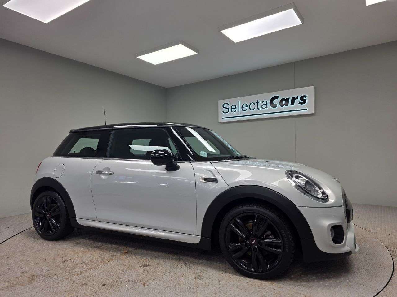 A 2018 MINI HATCH 1.5 Cooper Hatchback 3dr Petrol Manual Euro 6 (s/s) (136 ps) A 2018 MINI HATCH 1.5 Cooper Hatchback 3dr Petrol Manual Euro 6 (s/s) (136 ps)