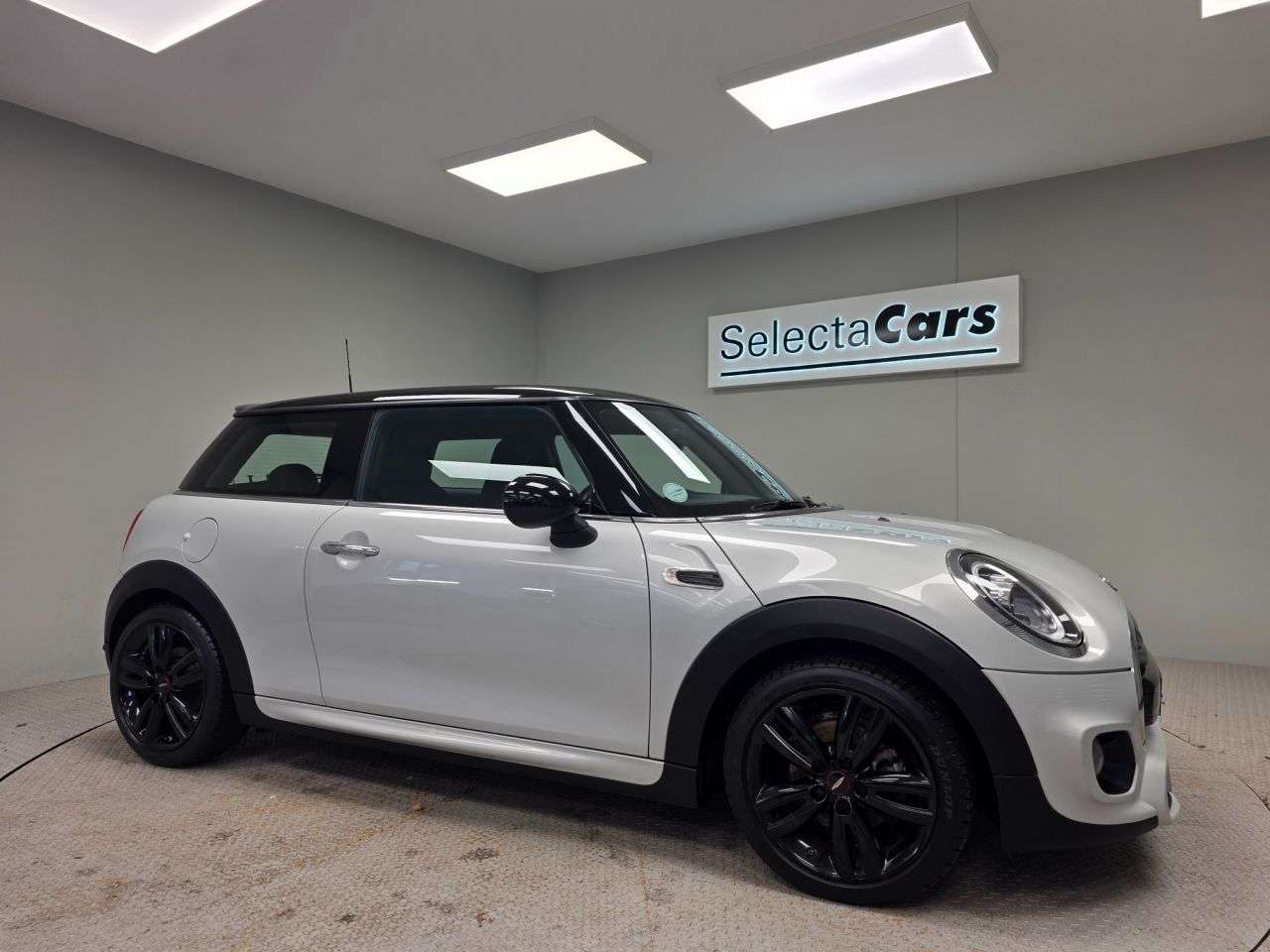 A 2018 MINI HATCH 1.5 Cooper Hatchback 3dr Petrol Manual Euro 6 (s/s) (136 ps) A 2018 MINI HATCH 1.5 Cooper Hatchback 3dr Petrol Manual Euro 6 (s/s) (136 ps)
