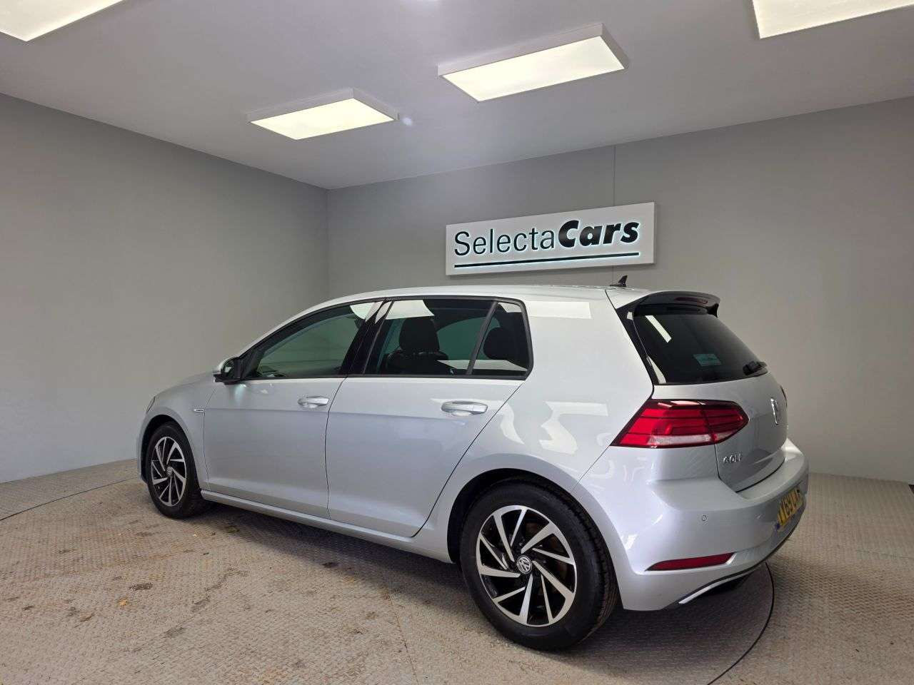A 2019 VOLKSWAGEN GOLF 1.5 TSI EVO Match Hatchback 5dr Petrol Manual Euro 6 (s/s) (130 ps) A 2019 VOLKSWAGEN GOLF 1.5 TSI EVO Match Hatchback 5dr Petrol Manual Euro 6 (s/s) (130 ps)