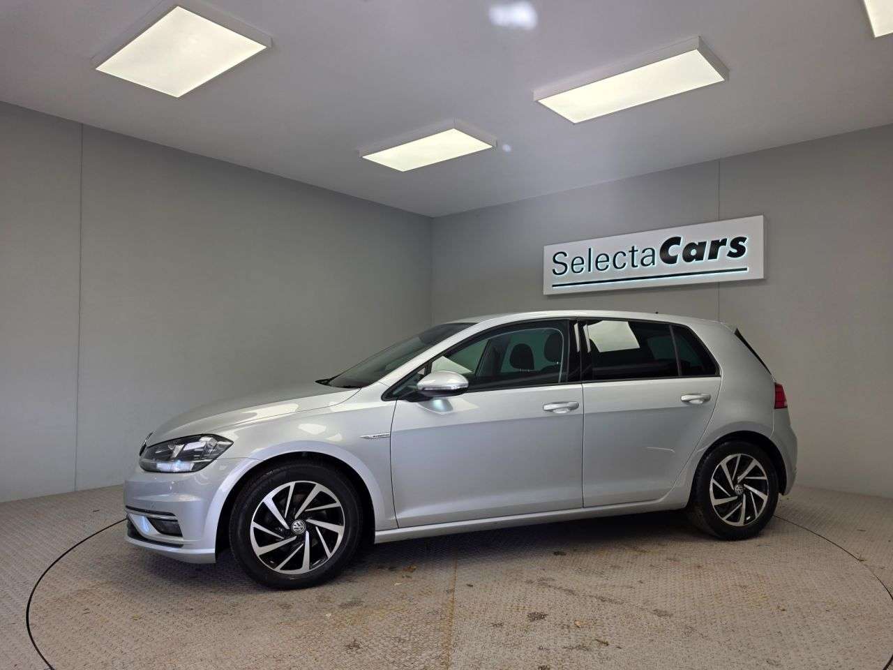 2019 VOLKSWAGEN GOLF 2019 VOLKSWAGEN GOLF