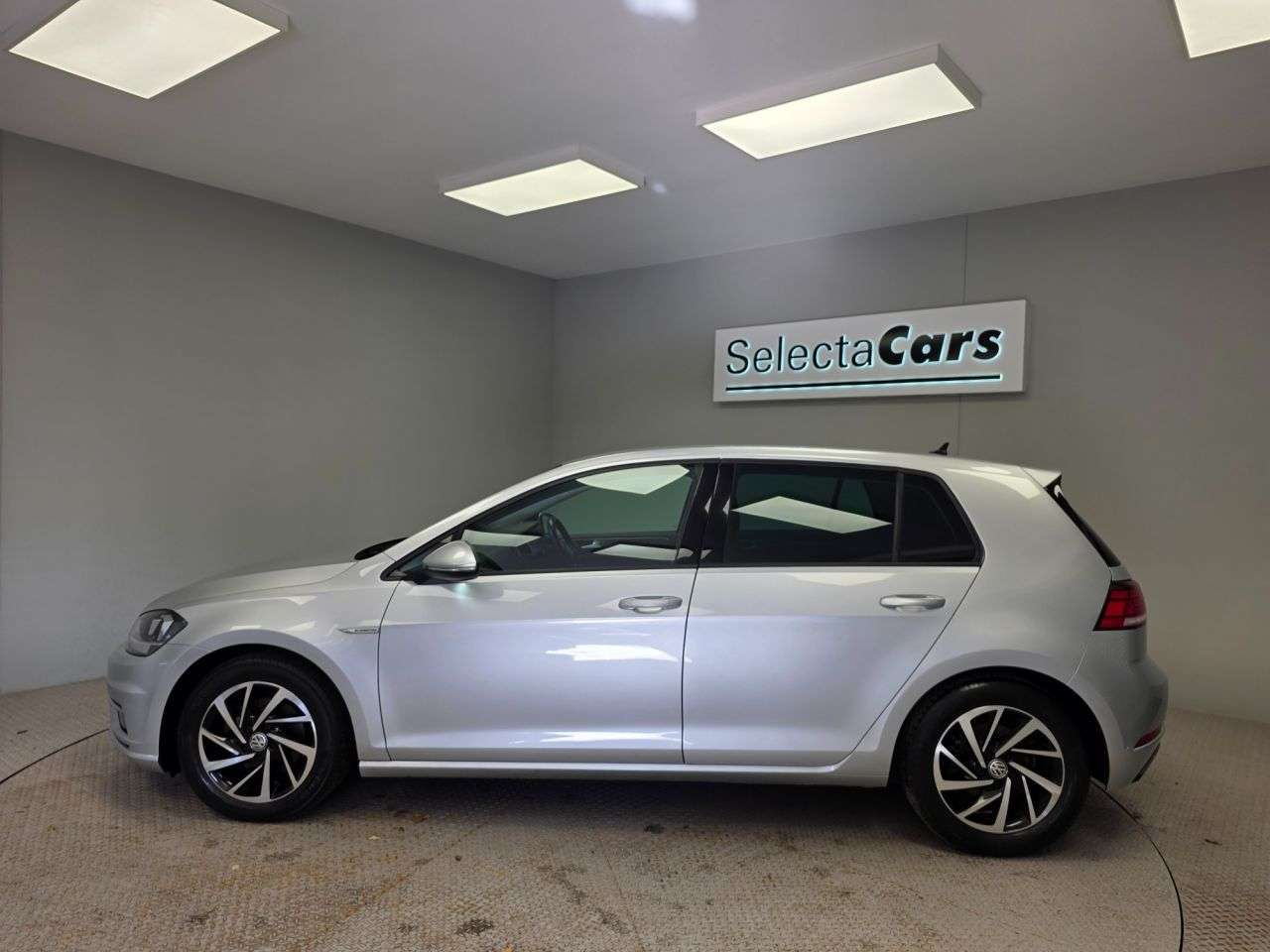 2019 VOLKSWAGEN GOLF 2019 VOLKSWAGEN GOLF