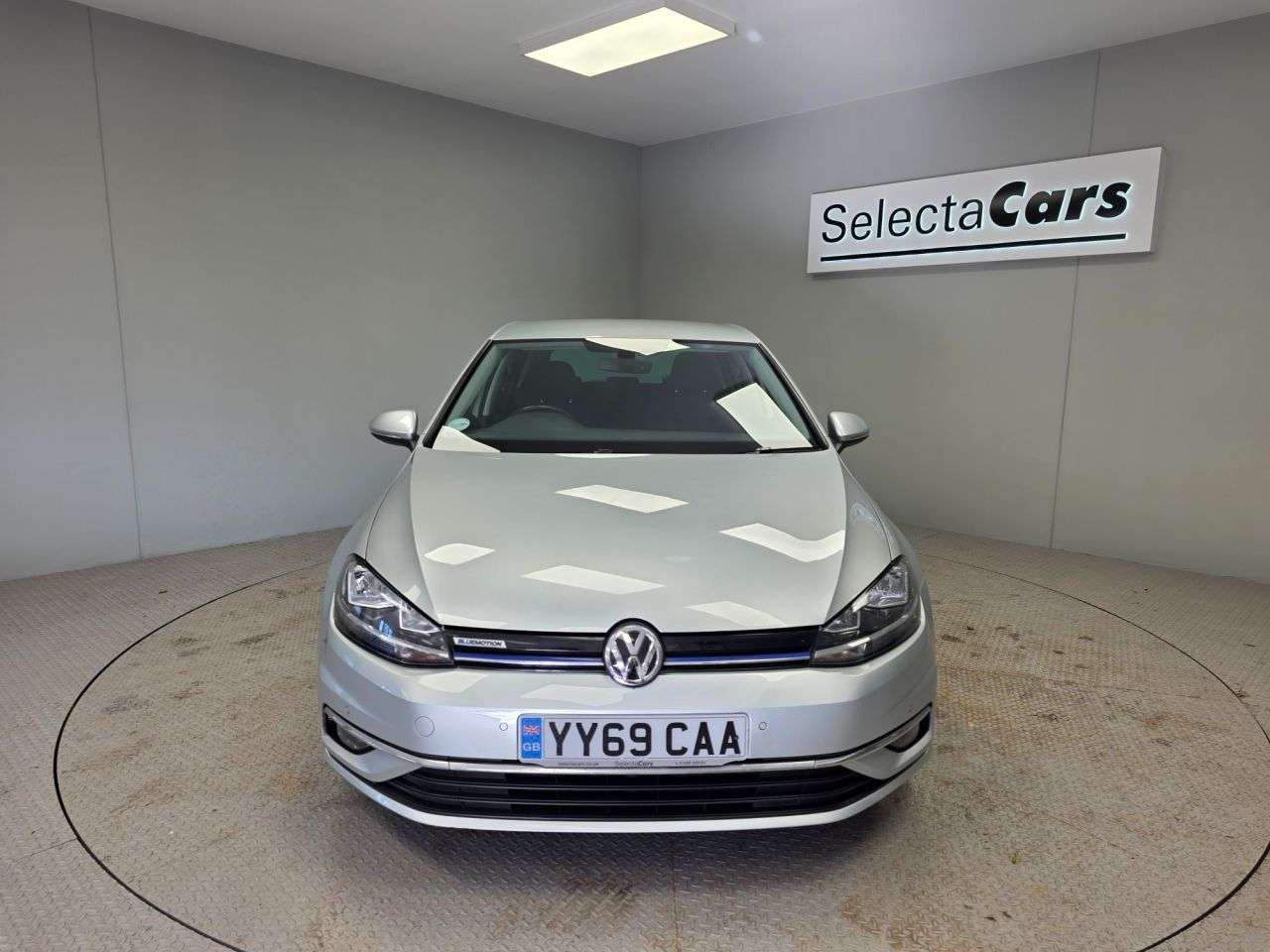 A 2019 VOLKSWAGEN GOLF 1.5 TSI EVO Match Hatchback 5dr Petrol Manual Euro 6 (s/s) (130 ps) A 2019 VOLKSWAGEN GOLF 1.5 TSI EVO Match Hatchback 5dr Petrol Manual Euro 6 (s/s) (130 ps)