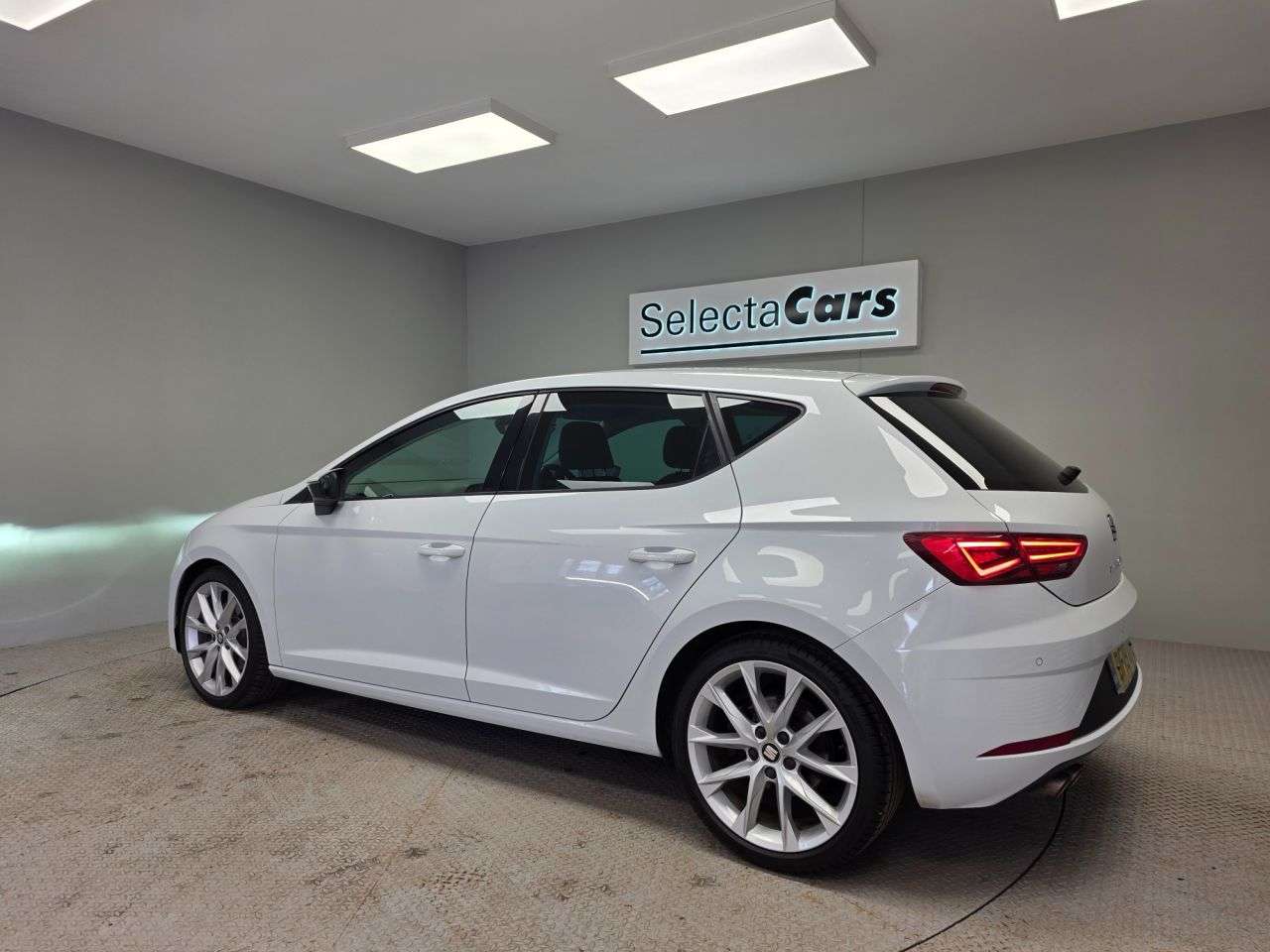 A 2019 SEAT LEON 2.0 TSI FR Sport Hatchback 5dr Petrol DSG Euro 6 (s/s) (190 ps) A 2019 SEAT LEON 2.0 TSI FR Sport Hatchback 5dr Petrol DSG Euro 6 (s/s) (190 ps)