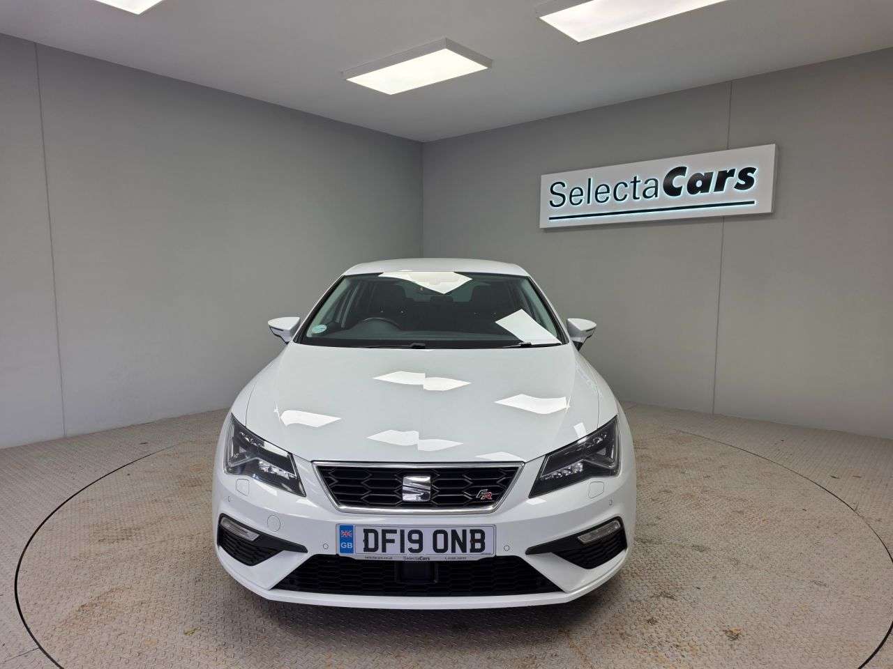 A 2019 SEAT LEON 2.0 TSI FR Sport Hatchback 5dr Petrol DSG Euro 6 (s/s) (190 ps) A 2019 SEAT LEON 2.0 TSI FR Sport Hatchback 5dr Petrol DSG Euro 6 (s/s) (190 ps)
