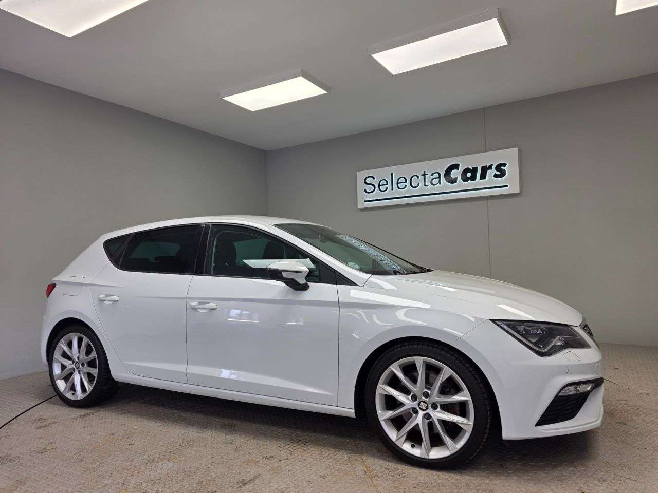 A 2019 SEAT LEON 2.0 TSI FR Sport Hatchback 5dr Petrol DSG Euro 6 (s/s) (190 ps) A 2019 SEAT LEON 2.0 TSI FR Sport Hatchback 5dr Petrol DSG Euro 6 (s/s) (190 ps)