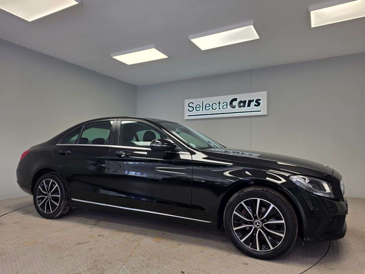 A 2019 MERCEDES-BENZ C-CLASS 1.6 C180 SE Saloon 4dr Petrol G-Tronic+ Euro 6 (s/s) (156 ps) A 2019 MERCEDES-BENZ C-CLASS 1.6 C180 SE Saloon 4dr Petrol G-Tronic+ Euro 6 (s/s) (156 ps)