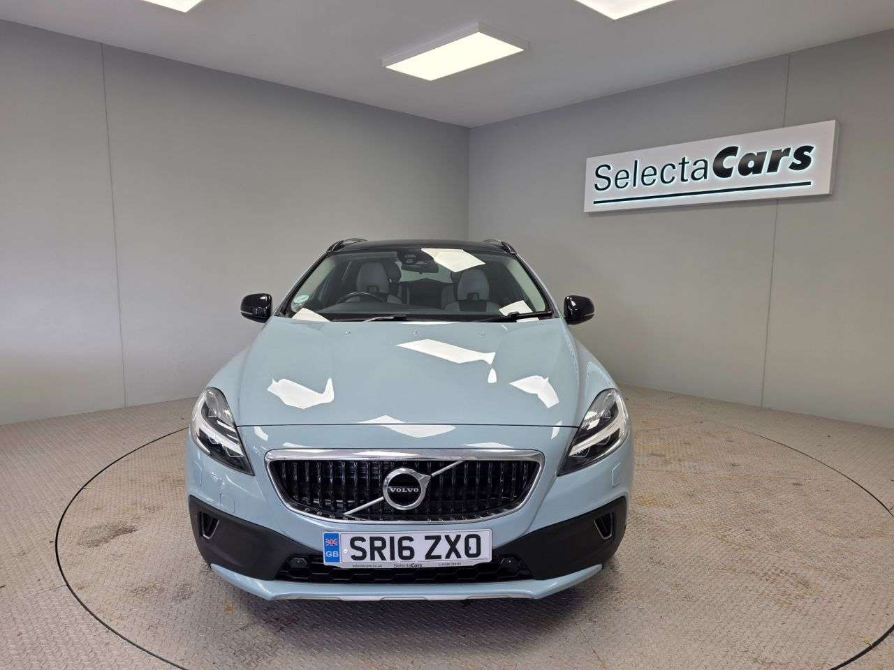 A 2016 VOLVO V40 CROSS COUNTRY 2.0 D3 Pro Hatchback 5dr Diesel Auto Euro 6 (s/s) (150 ps) A 2016 VOLVO V40 CROSS COUNTRY 2.0 D3 Pro Hatchback 5dr Diesel Auto Euro 6 (s/s) (150 ps)