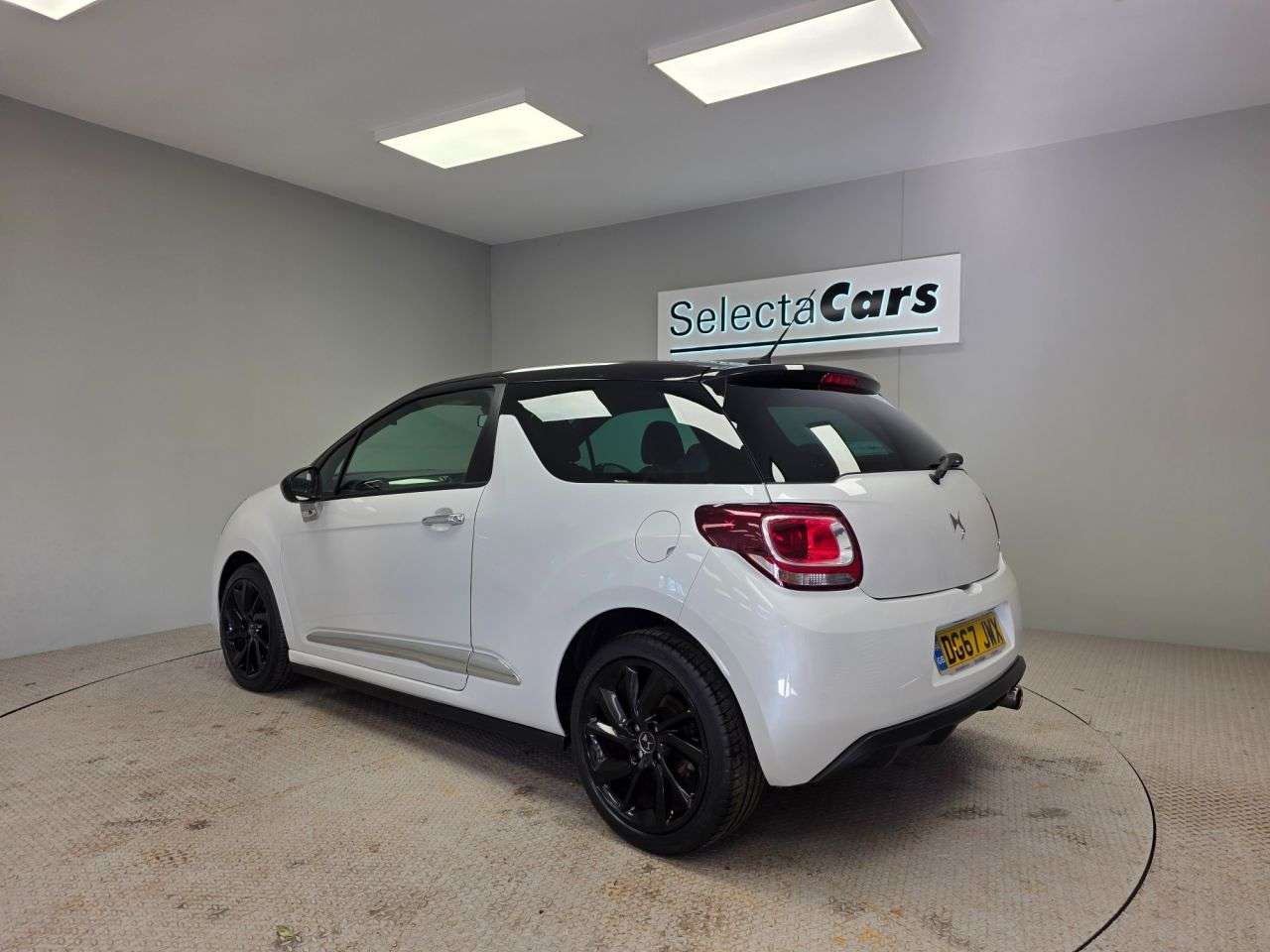 A 2017 DS AUTOMOBILES DS 3 1.2 PureTech Connected Chic Hatchback 3dr Petrol Manual Euro 6 (s/s) (110 p A 2017 DS AUTOMOBILES DS 3 1.2 PureTech Connected Chic Hatchback 3dr Petrol Manual Euro 6 (s/s) (110 p