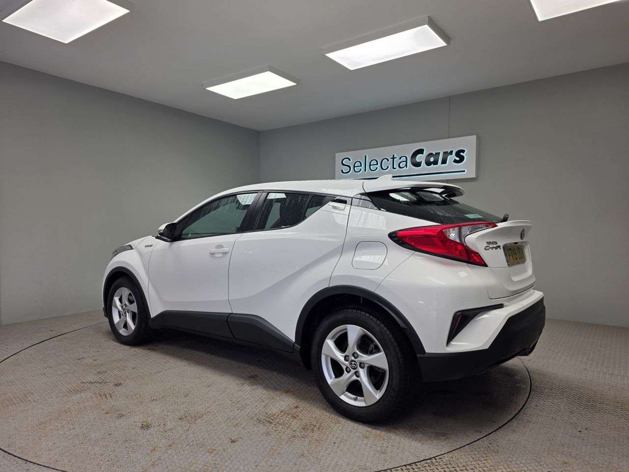 A 2019 TOYOTA C-HR 1.8 VVT-h Icon SUV 5dr Petrol Hybrid CVT Euro 6 (s/s) (122 ps) A 2019 TOYOTA C-HR 1.8 VVT-h Icon SUV 5dr Petrol Hybrid CVT Euro 6 (s/s) (122 ps)