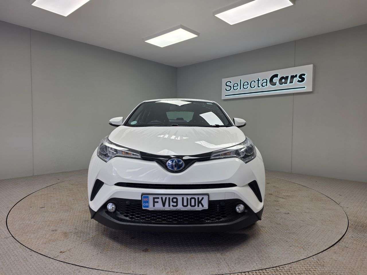 A 2019 TOYOTA C-HR 1.8 VVT-h Icon SUV 5dr Petrol Hybrid CVT Euro 6 (s/s) (122 ps) A 2019 TOYOTA C-HR 1.8 VVT-h Icon SUV 5dr Petrol Hybrid CVT Euro 6 (s/s) (122 ps)