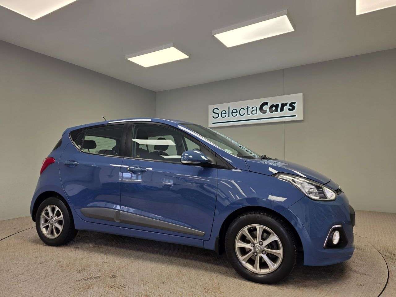 A 2016 HYUNDAI I10 1.2 Premium Hatchback 5dr Petrol Auto Euro 6 (87 ps) A 2016 HYUNDAI I10 1.2 Premium Hatchback 5dr Petrol Auto Euro 6 (87 ps)
