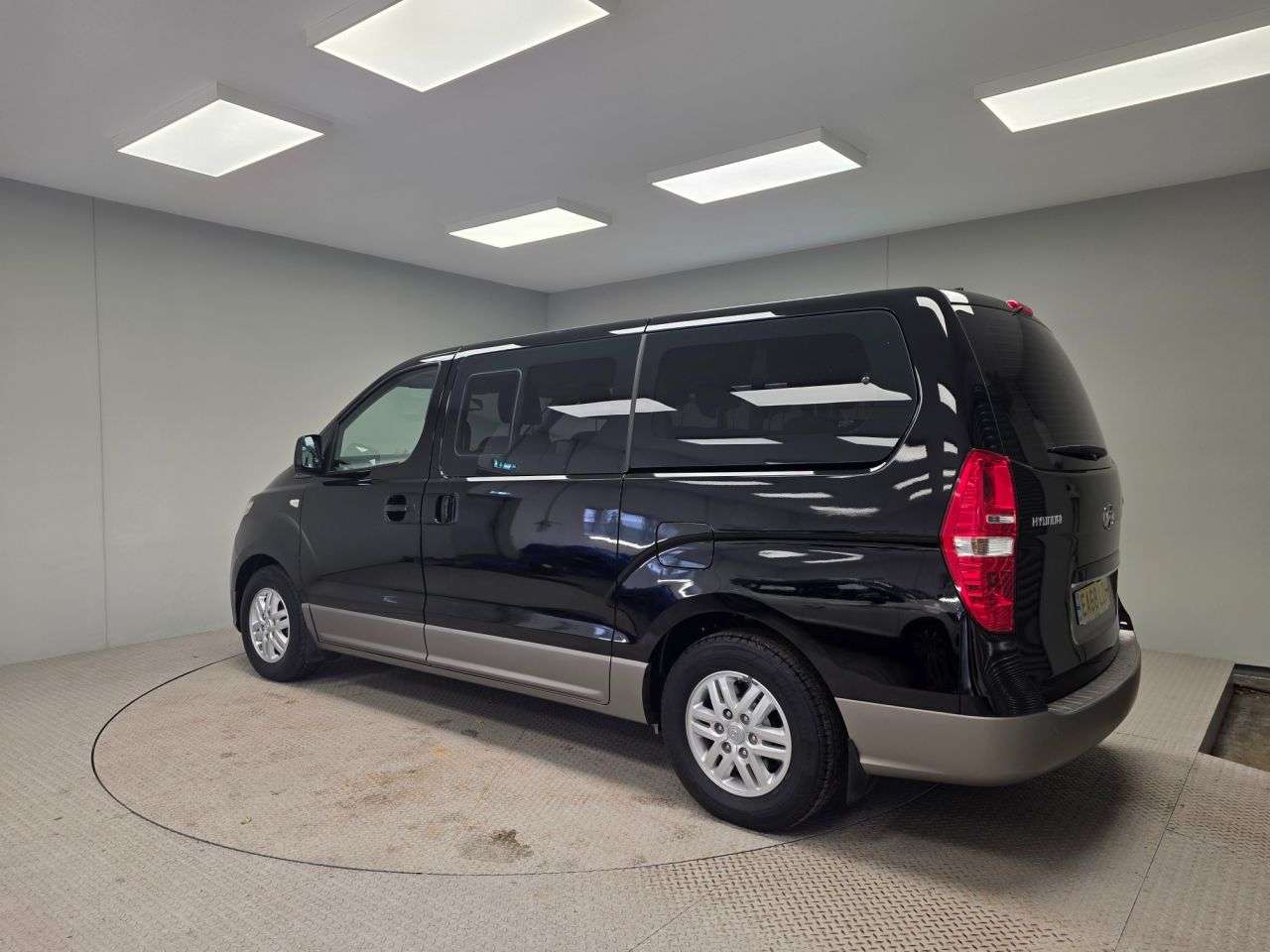 A 2018 HYUNDAI I800 2.5 CRDi SE Nav MPV 5dr Diesel Manual Euro 6 (136 ps) A 2018 HYUNDAI I800 2.5 CRDi SE Nav MPV 5dr Diesel Manual Euro 6 (136 ps)