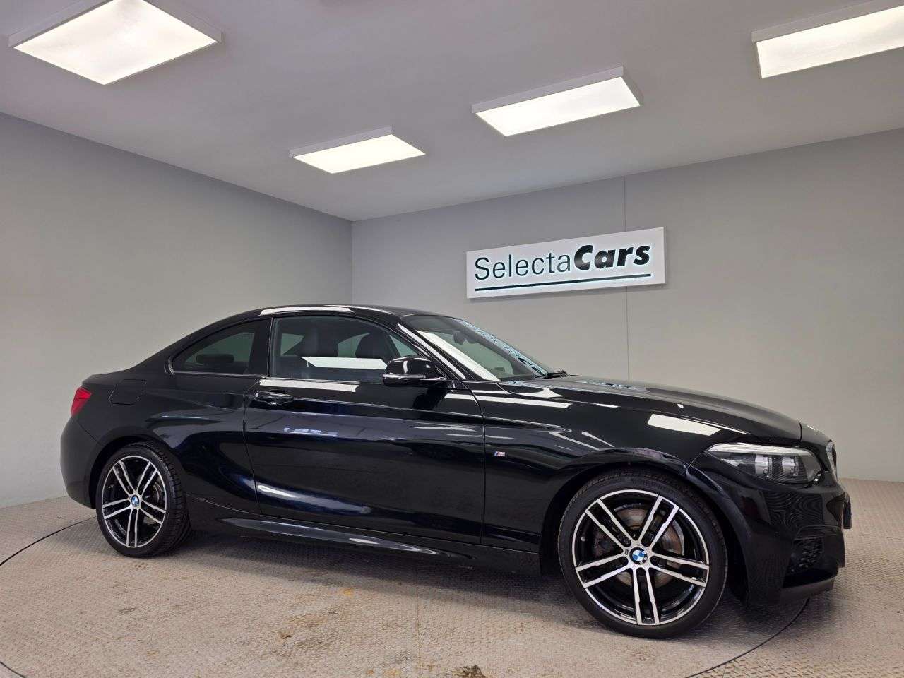 A 2017 BMW 2 SERIES 2.0 220i M Sport Coupe 2dr Petrol Auto Euro 6 (s/s) (184 ps) A 2017 BMW 2 SERIES 2.0 220i M Sport Coupe 2dr Petrol Auto Euro 6 (s/s) (184 ps)