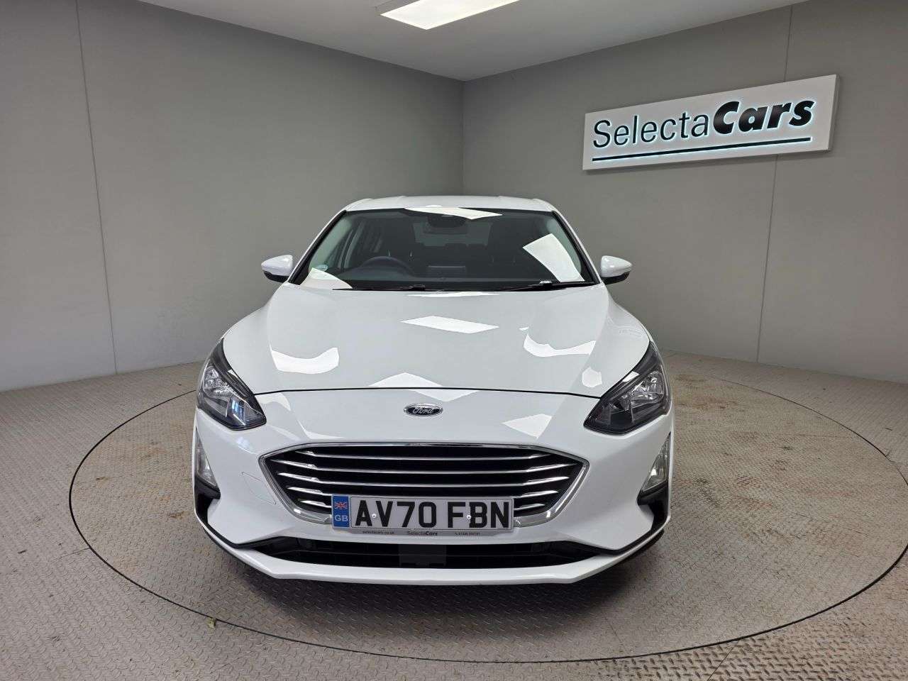 A 2020 FORD FOCUS 1.0T EcoBoost Titanium Hatchback 5dr Petrol Manual Euro 6 (s/s) (125 ps) A 2020 FORD FOCUS 1.0T EcoBoost Titanium Hatchback 5dr Petrol Manual Euro 6 (s/s) (125 ps)