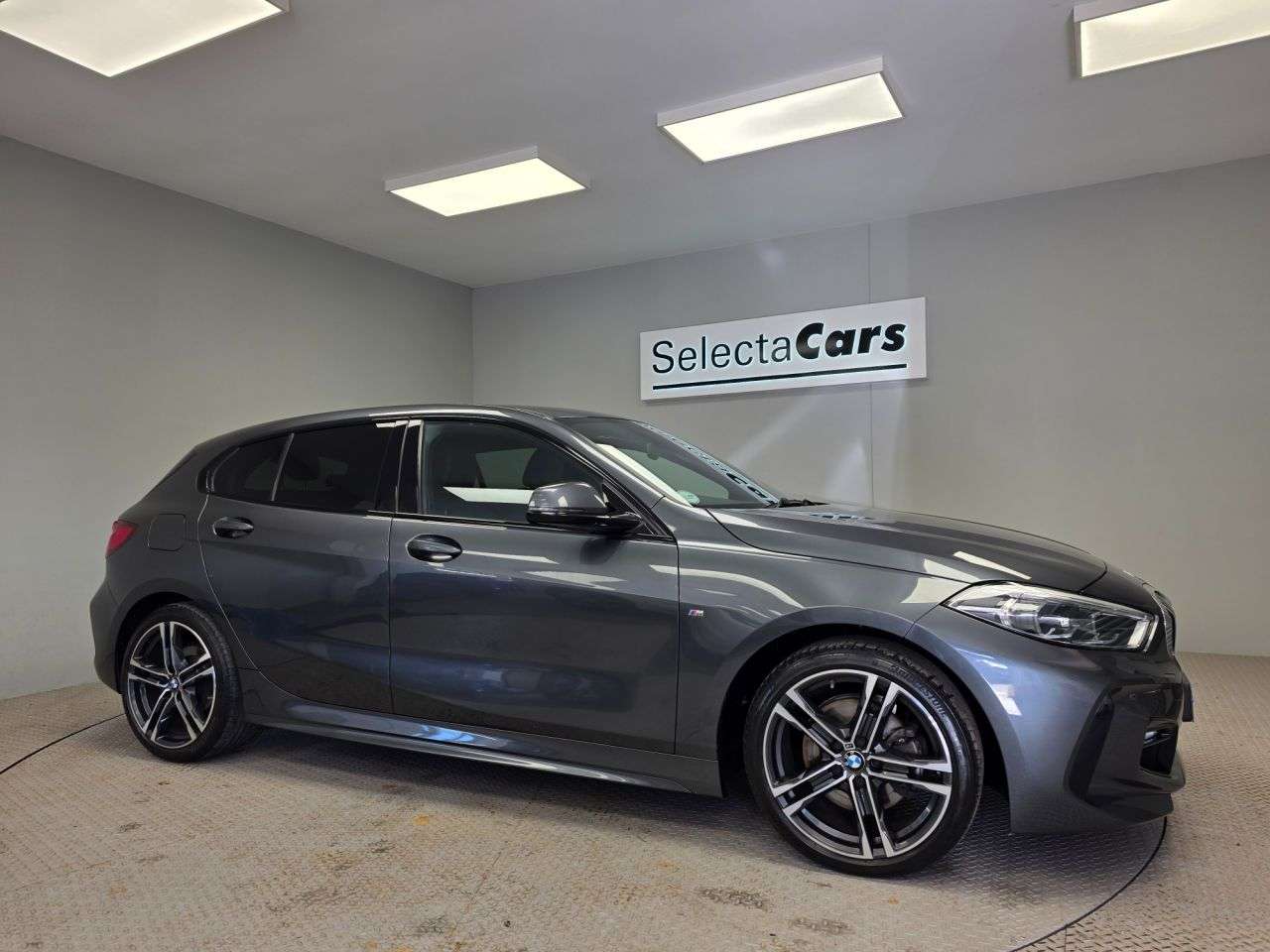 A 2020 BMW 1 SERIES 1.5 118i M Sport Hatchback 5dr Petrol DCT Euro 6 (s/s) (140 ps) A 2020 BMW 1 SERIES 1.5 118i M Sport Hatchback 5dr Petrol DCT Euro 6 (s/s) (140 ps)
