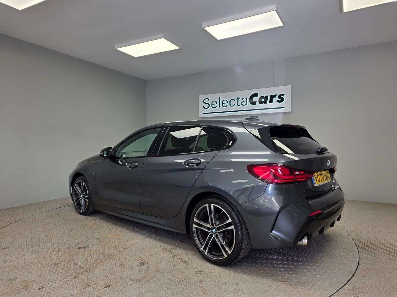 A 2020 BMW 1 SERIES 1.5 118i M Sport Hatchback 5dr Petrol DCT Euro 6 (s/s) (140 ps) A 2020 BMW 1 SERIES 1.5 118i M Sport Hatchback 5dr Petrol DCT Euro 6 (s/s) (140 ps)