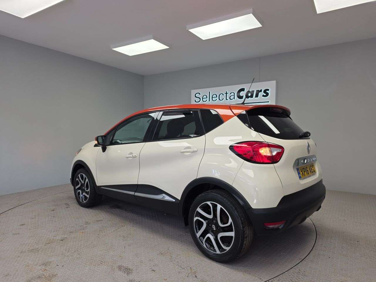 A 2016 RENAULT CAPTUR 0.9 TCe ENERGY Dynamique S Nav SUV 5dr Petrol Manual Euro 6 (s/s) (90 ps) A 2016 RENAULT CAPTUR 0.9 TCe ENERGY Dynamique S Nav SUV 5dr Petrol Manual Euro 6 (s/s) (90 ps)