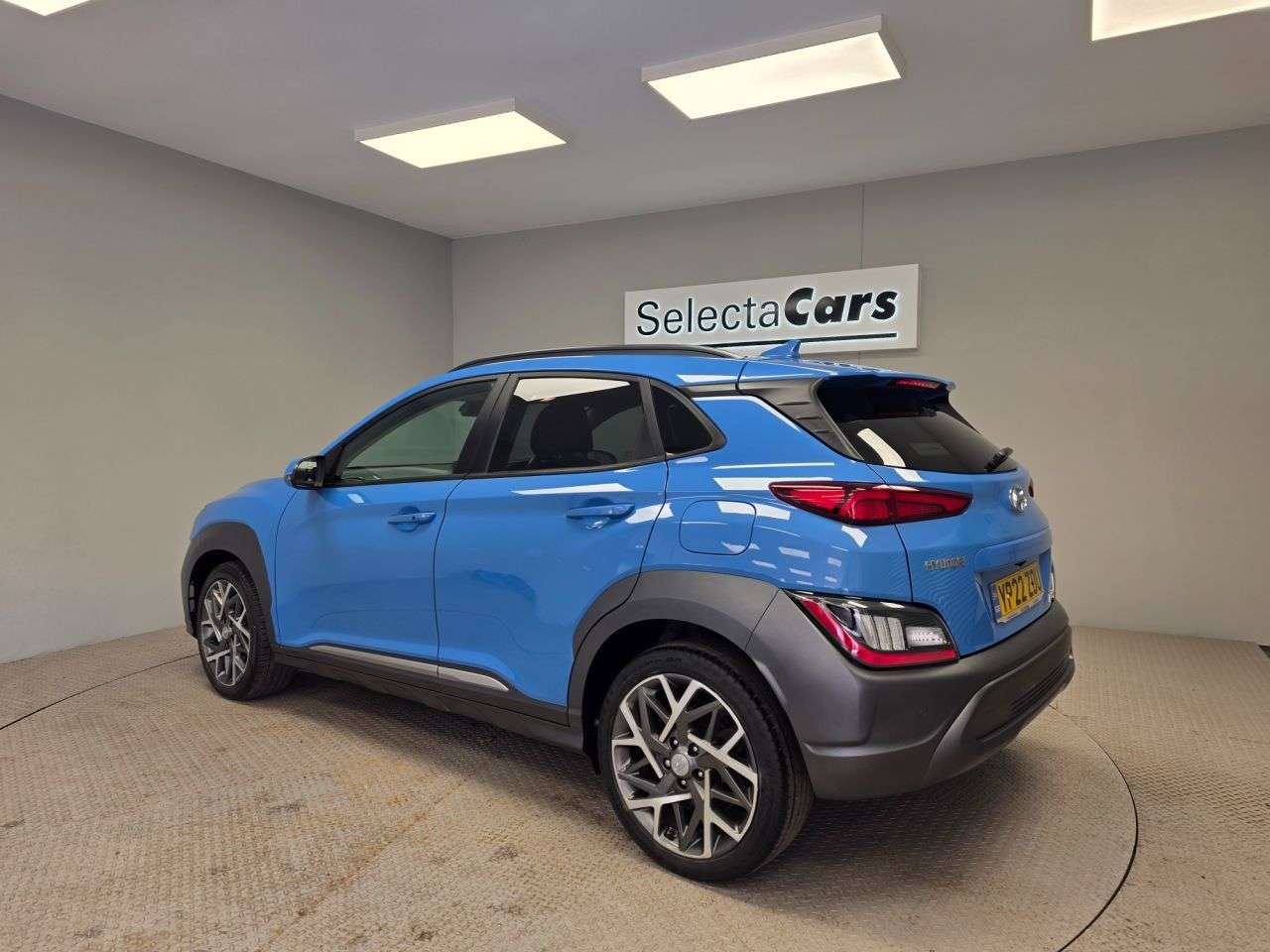A 2022 HYUNDAI KONA 1.6 h-GDi Premium SUV 5dr Petrol Hybrid DCT Euro 6 (s/s) (141 ps) A 2022 HYUNDAI KONA 1.6 h-GDi Premium SUV 5dr Petrol Hybrid DCT Euro 6 (s/s) (141 ps)