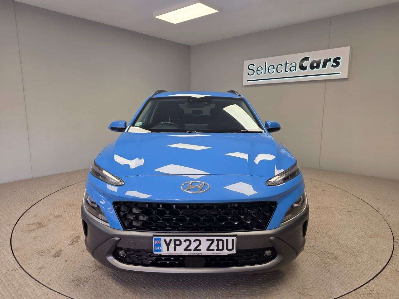 A 2022 HYUNDAI KONA 1.6 h-GDi Premium SUV 5dr Petrol Hybrid DCT Euro 6 (s/s) (141 ps) A 2022 HYUNDAI KONA 1.6 h-GDi Premium SUV 5dr Petrol Hybrid DCT Euro 6 (s/s) (141 ps)