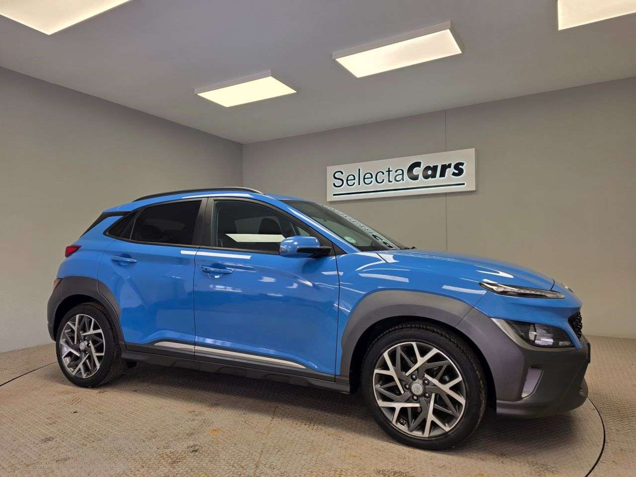 A 2022 HYUNDAI KONA 1.6 h-GDi Premium SUV 5dr Petrol Hybrid DCT Euro 6 (s/s) (141 ps) A 2022 HYUNDAI KONA 1.6 h-GDi Premium SUV 5dr Petrol Hybrid DCT Euro 6 (s/s) (141 ps)