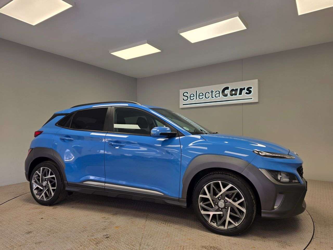 A 2022 HYUNDAI KONA 1.6 h-GDi Premium SUV 5dr Petrol Hybrid DCT Euro 6 (s/s) (141 ps) A 2022 HYUNDAI KONA 1.6 h-GDi Premium SUV 5dr Petrol Hybrid DCT Euro 6 (s/s) (141 ps)