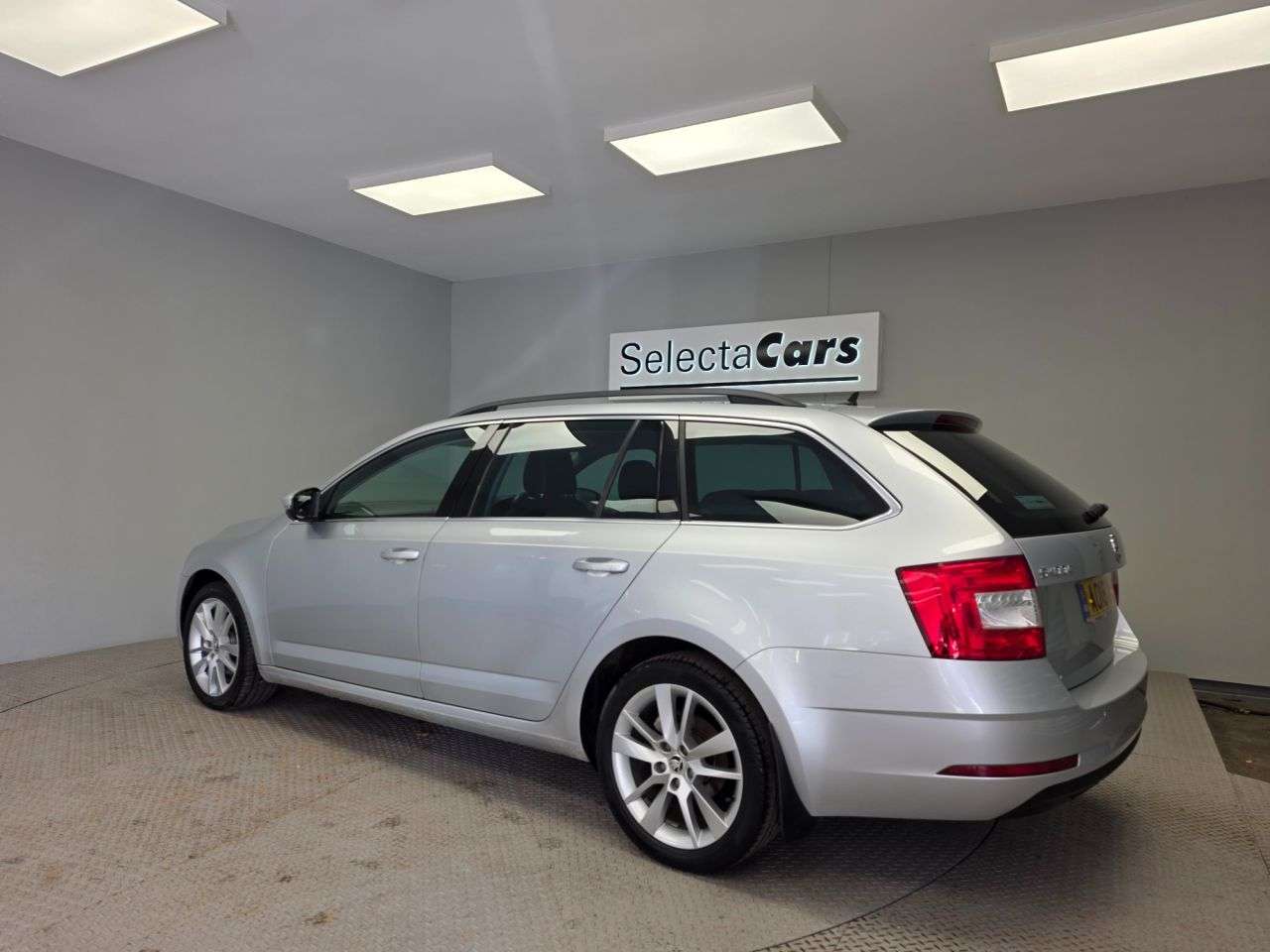 A 2018 SKODA OCTAVIA 1.5 TSI ACT SE L Estate 5dr Petrol DSG Euro 6 (s/s) (150 ps) A 2018 SKODA OCTAVIA 1.5 TSI ACT SE L Estate 5dr Petrol DSG Euro 6 (s/s) (150 ps)