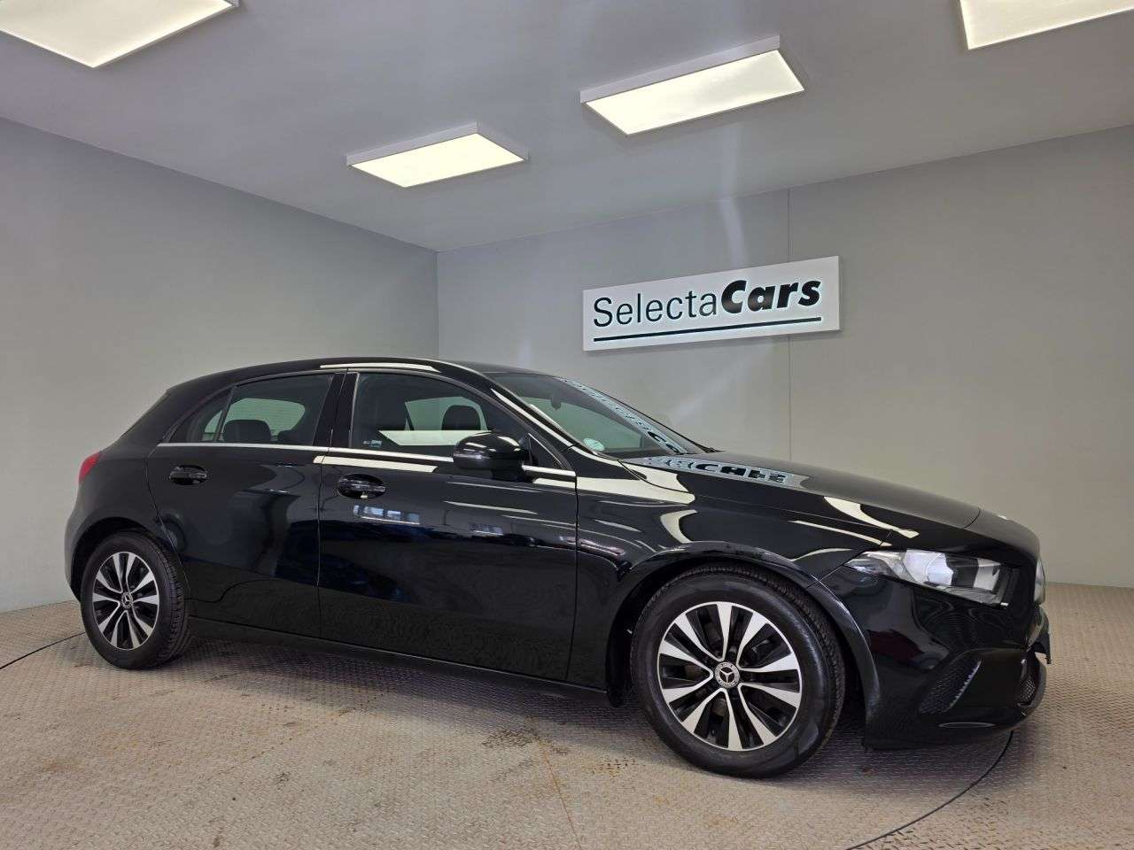 A 2021 MERCEDES-BENZ A-CLASS 2.0 A180d SE Hatchback 5dr Diesel Manual Euro 6 (s/s) (116 ps) A 2021 MERCEDES-BENZ A-CLASS 2.0 A180d SE Hatchback 5dr Diesel Manual Euro 6 (s/s) (116 ps)