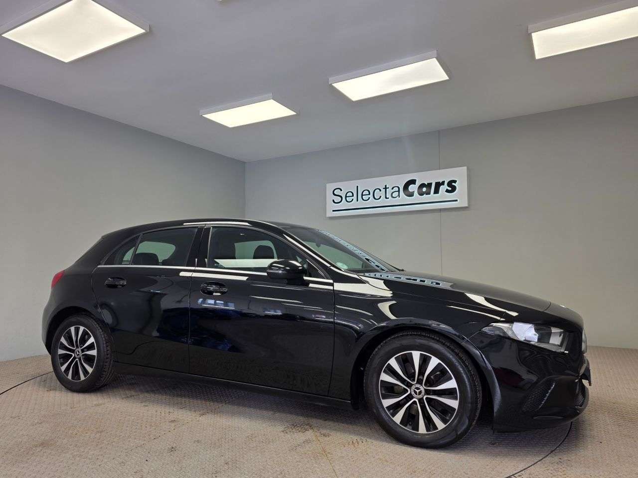 A 2021 MERCEDES-BENZ A-CLASS 2.0 A180d SE Hatchback 5dr Diesel Manual Euro 6 (s/s) (116 ps) A 2021 MERCEDES-BENZ A-CLASS 2.0 A180d SE Hatchback 5dr Diesel Manual Euro 6 (s/s) (116 ps)