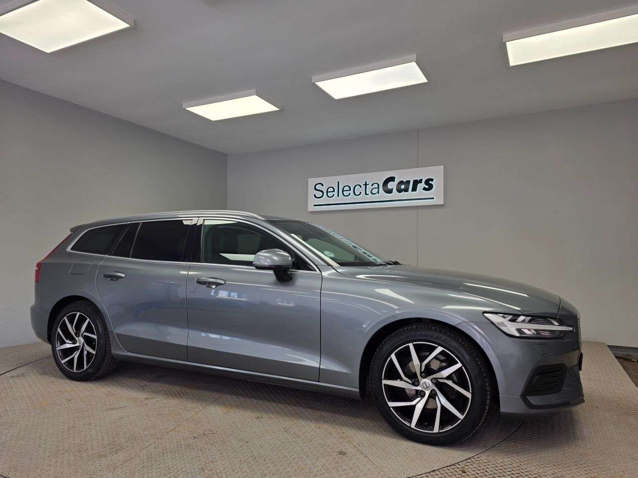 2020 VOLVO V60 2020 VOLVO V60