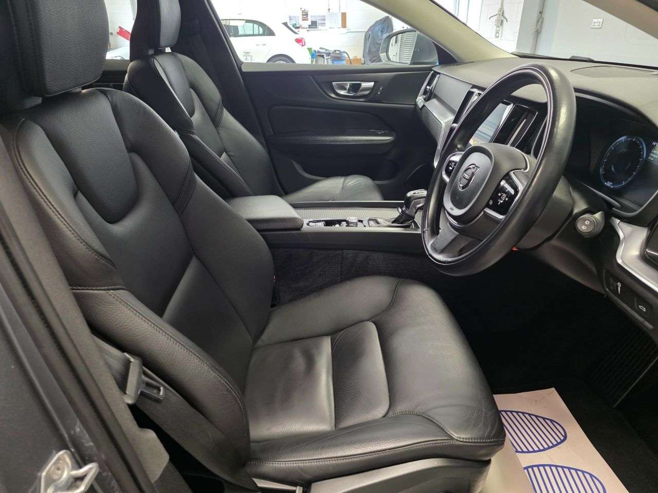 2020 VOLVO V60 2020 VOLVO V60