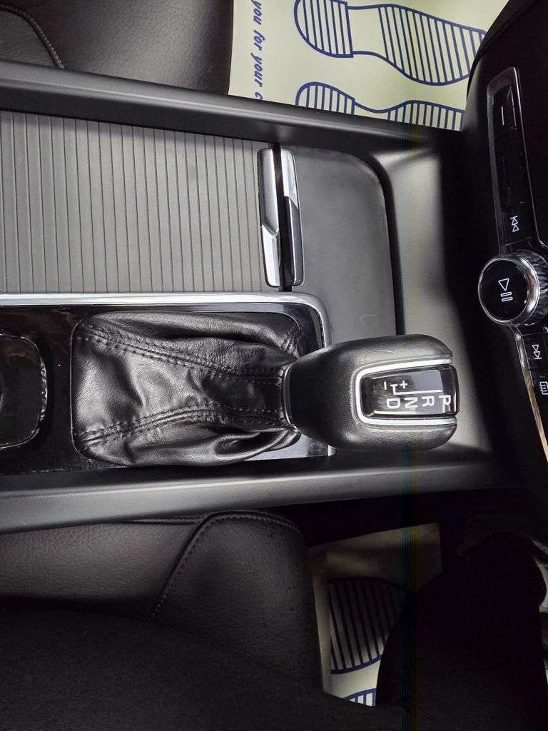 2020 VOLVO V60 2020 VOLVO V60