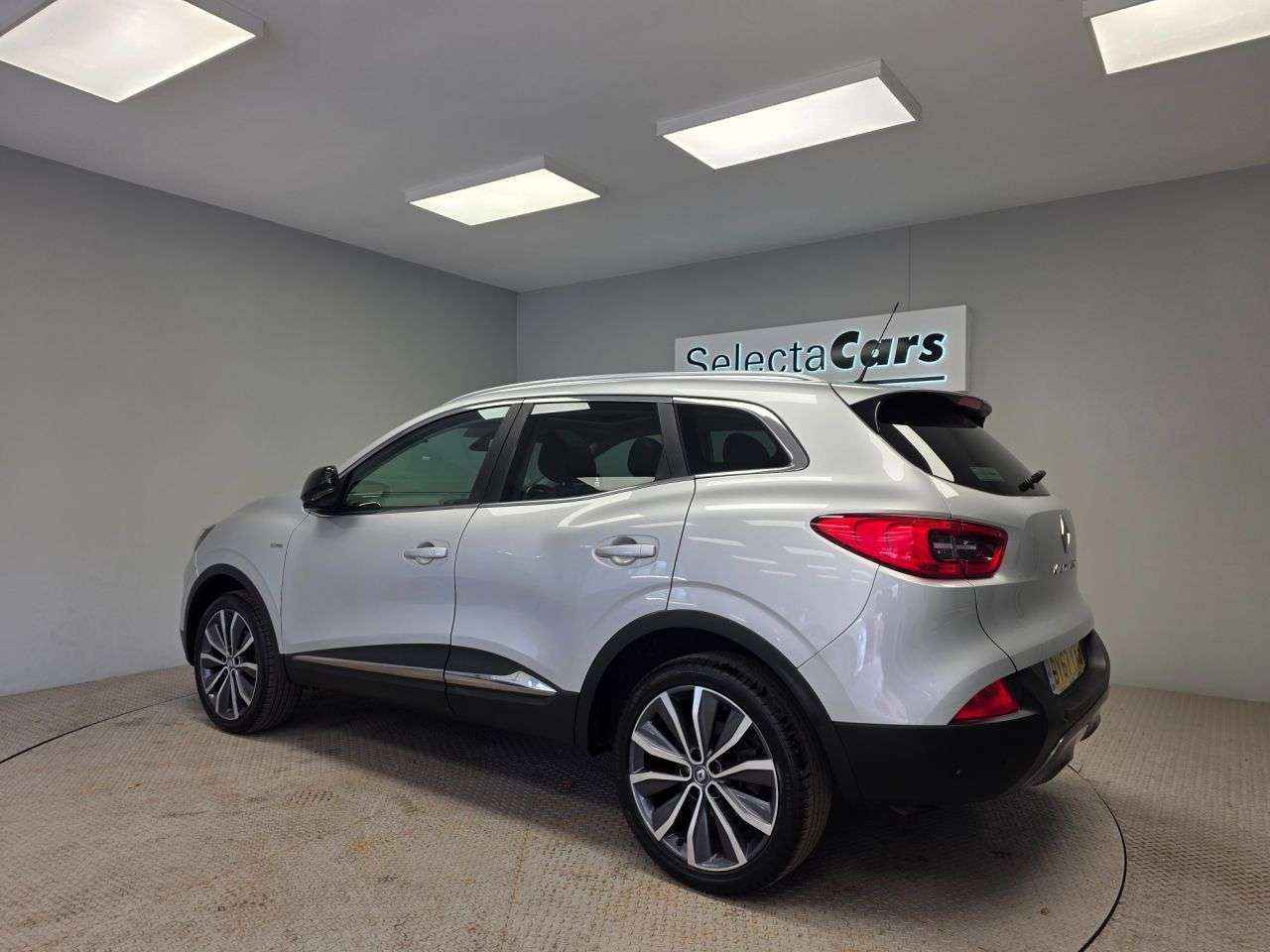 A 2017 RENAULT KADJAR 1.2 TCe Signature S Nav SUV 5dr Petrol EDC Euro 6 (s/s) (130 ps) A 2017 RENAULT KADJAR 1.2 TCe Signature S Nav SUV 5dr Petrol EDC Euro 6 (s/s) (130 ps)