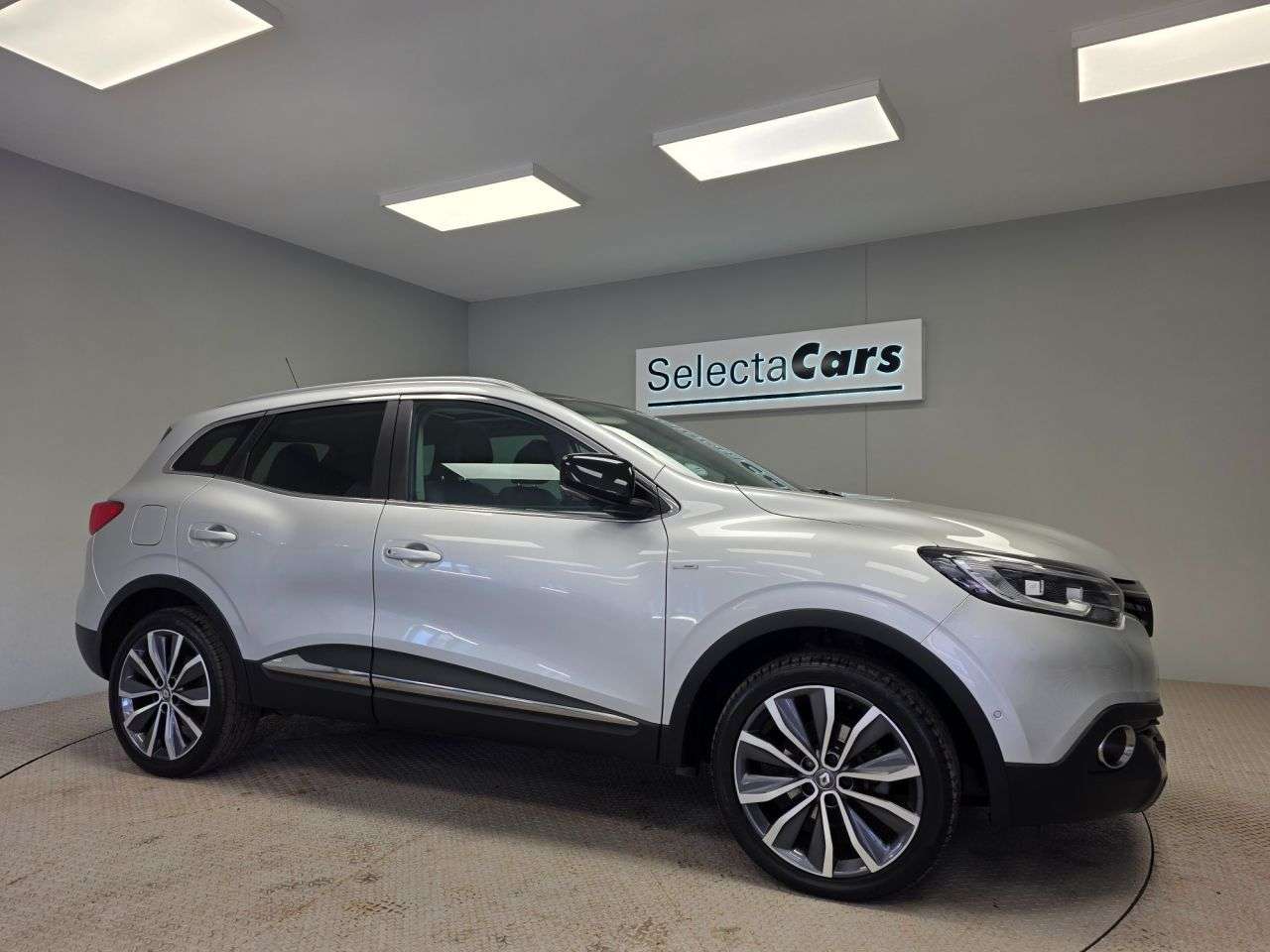 A 2017 RENAULT KADJAR 1.2 TCe Signature S Nav SUV 5dr Petrol EDC Euro 6 (s/s) (130 ps) A 2017 RENAULT KADJAR 1.2 TCe Signature S Nav SUV 5dr Petrol EDC Euro 6 (s/s) (130 ps)