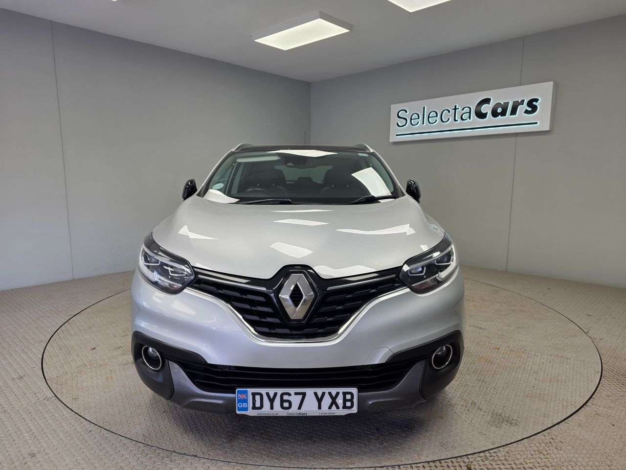 A 2017 RENAULT KADJAR 1.2 TCe Signature S Nav SUV 5dr Petrol EDC Euro 6 (s/s) (130 ps) A 2017 RENAULT KADJAR 1.2 TCe Signature S Nav SUV 5dr Petrol EDC Euro 6 (s/s) (130 ps)