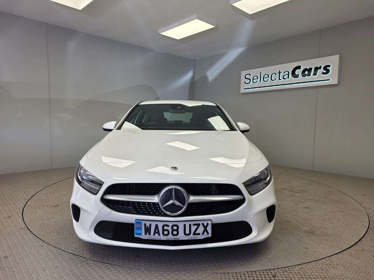 A 2018 MERCEDES-BENZ A-CLASS 1.5 A180d SE Hatchback 5dr Diesel 7G-DCT Euro 6 (s/s) (116 ps) A 2018 MERCEDES-BENZ A-CLASS 1.5 A180d SE Hatchback 5dr Diesel 7G-DCT Euro 6 (s/s) (116 ps)