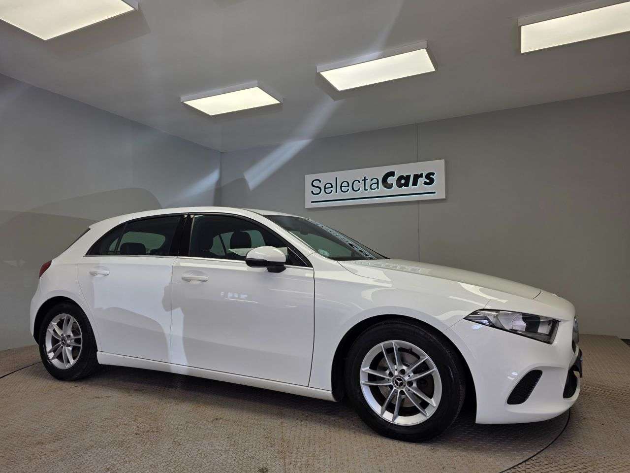 A 2018 MERCEDES-BENZ A-CLASS 1.5 A180d SE Hatchback 5dr Diesel 7G-DCT Euro 6 (s/s) (116 ps) A 2018 MERCEDES-BENZ A-CLASS 1.5 A180d SE Hatchback 5dr Diesel 7G-DCT Euro 6 (s/s) (116 ps)