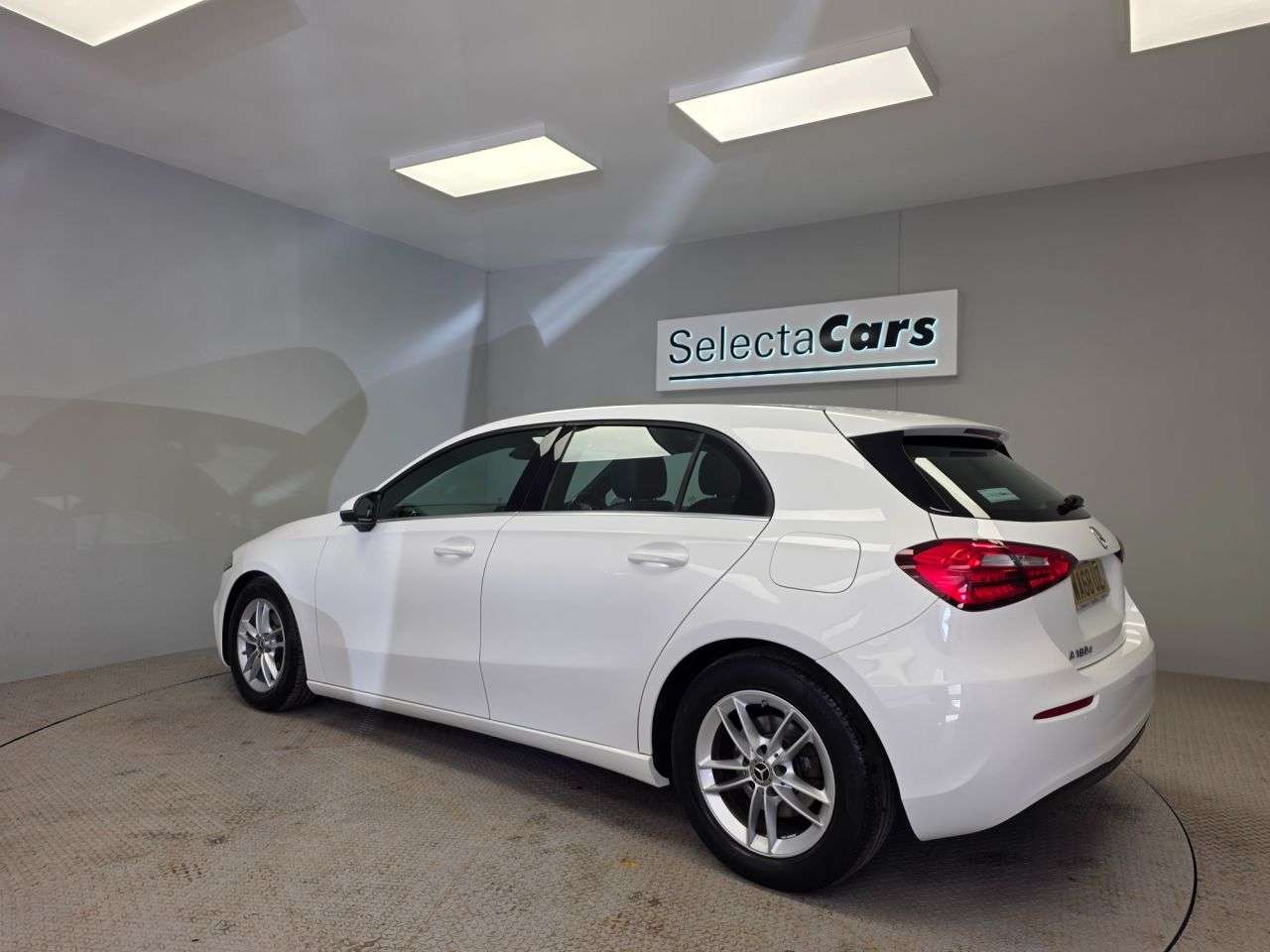 A 2018 MERCEDES-BENZ A-CLASS 1.5 A180d SE Hatchback 5dr Diesel 7G-DCT Euro 6 (s/s) (116 ps) A 2018 MERCEDES-BENZ A-CLASS 1.5 A180d SE Hatchback 5dr Diesel 7G-DCT Euro 6 (s/s) (116 ps)