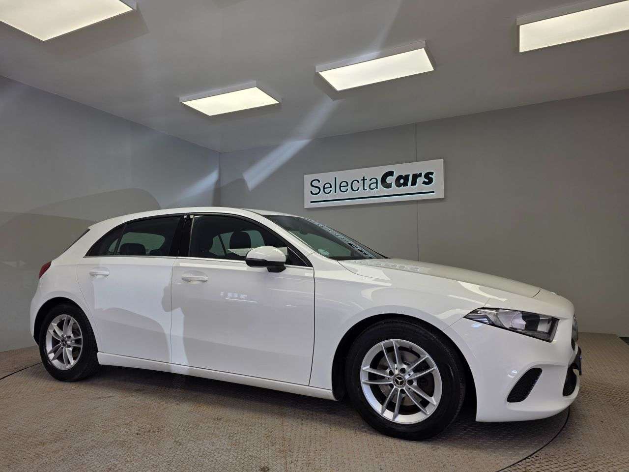 A 2018 MERCEDES-BENZ A-CLASS 1.5 A180d SE Hatchback 5dr Diesel 7G-DCT Euro 6 (s/s) (116 ps) A 2018 MERCEDES-BENZ A-CLASS 1.5 A180d SE Hatchback 5dr Diesel 7G-DCT Euro 6 (s/s) (116 ps)