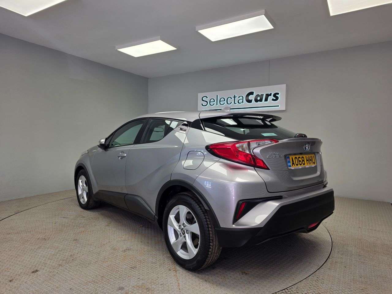 A 2018 TOYOTA C-HR 1.8 VVT-h Icon SUV 5dr Petrol Hybrid CVT Euro 6 (s/s) (122 ps) A 2018 TOYOTA C-HR 1.8 VVT-h Icon SUV 5dr Petrol Hybrid CVT Euro 6 (s/s) (122 ps)
