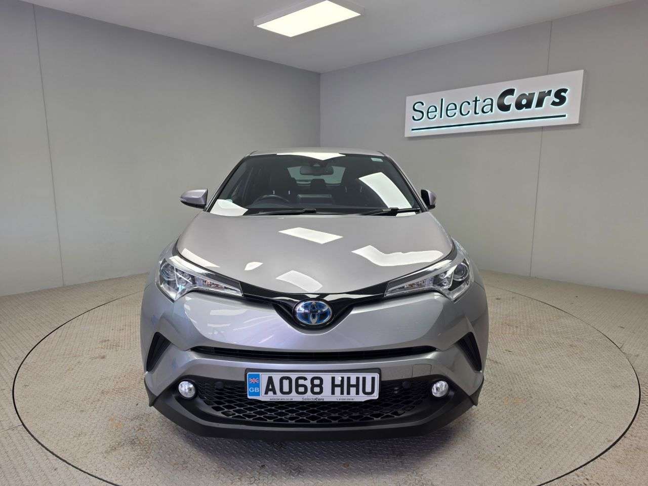 A 2018 TOYOTA C-HR 1.8 VVT-h Icon SUV 5dr Petrol Hybrid CVT Euro 6 (s/s) (122 ps) A 2018 TOYOTA C-HR 1.8 VVT-h Icon SUV 5dr Petrol Hybrid CVT Euro 6 (s/s) (122 ps)