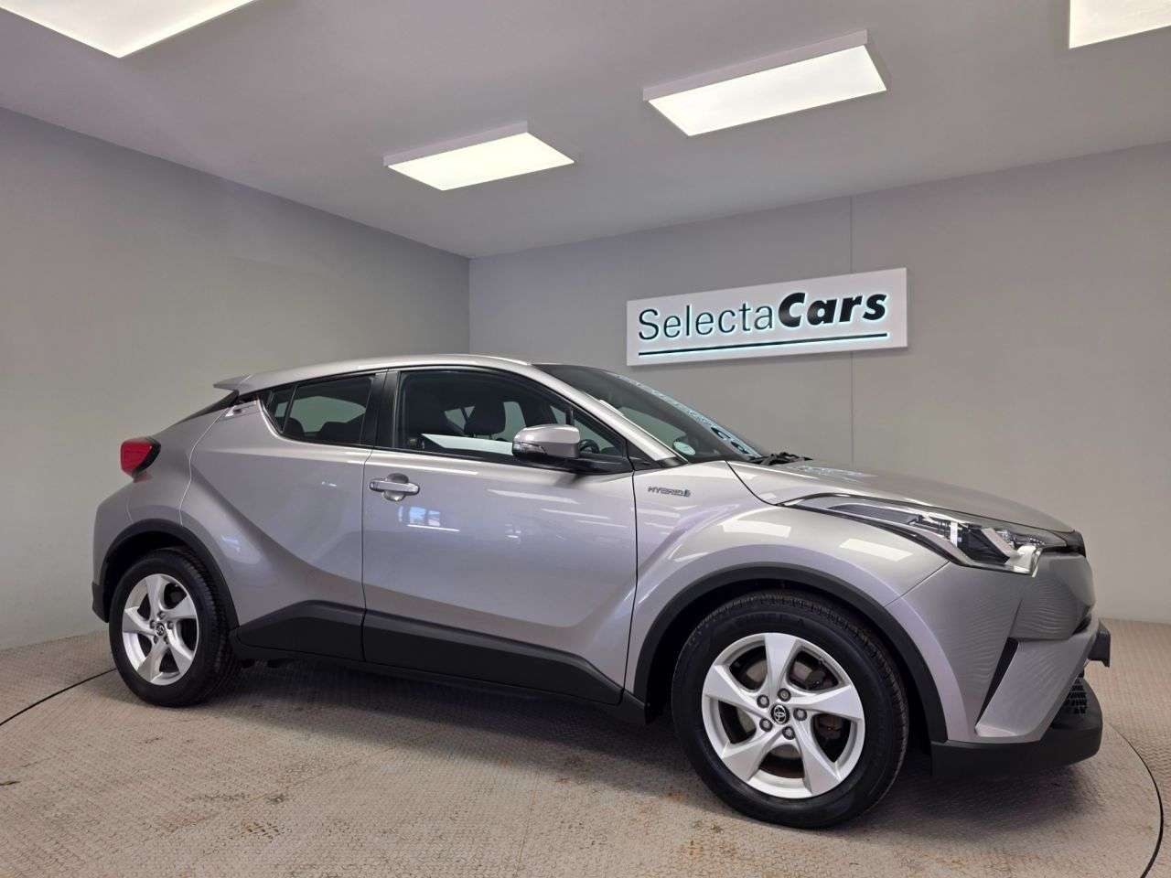 A 2018 TOYOTA C-HR 1.8 VVT-h Icon SUV 5dr Petrol Hybrid CVT Euro 6 (s/s) (122 ps) A 2018 TOYOTA C-HR 1.8 VVT-h Icon SUV 5dr Petrol Hybrid CVT Euro 6 (s/s) (122 ps)