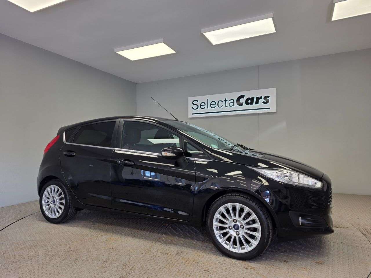 A 2014 FORD FIESTA 1.0T EcoBoost Titanium Hatchback 5dr Petrol Manual Euro 5 (s/s) (100 ps) A 2014 FORD FIESTA 1.0T EcoBoost Titanium Hatchback 5dr Petrol Manual Euro 5 (s/s) (100 ps)