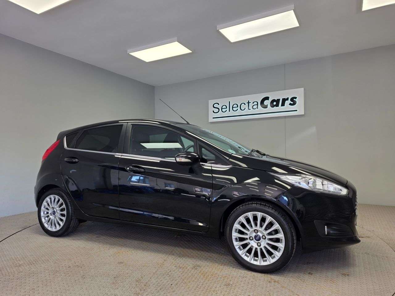 A 2014 FORD FIESTA 1.0T EcoBoost Titanium Hatchback 5dr Petrol Manual Euro 5 (s/s) (100 ps) A 2014 FORD FIESTA 1.0T EcoBoost Titanium Hatchback 5dr Petrol Manual Euro 5 (s/s) (100 ps)